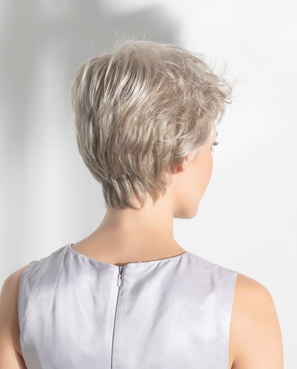 Model wearing light blonde colored short wig.